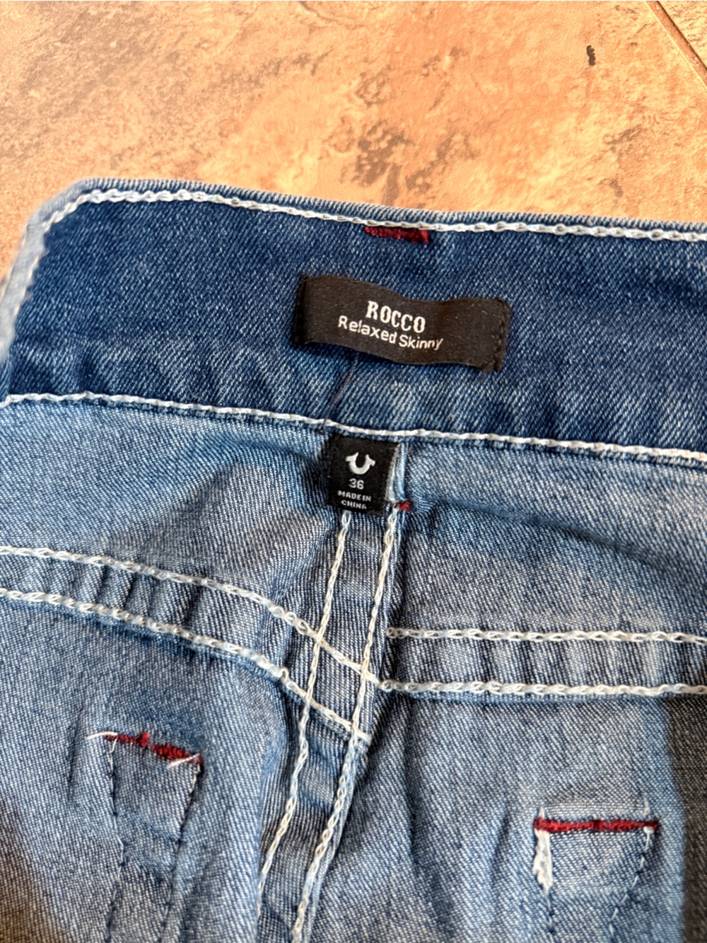 True Religion Men’s Medium Blue Straight Jeans with Red Pocket Stitching - Picture 5 of 6